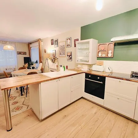 Quiet For 2-4 People With Private Parking *