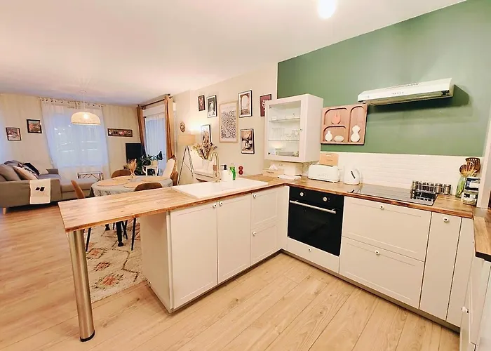 Quiet For 2-4 People With Private Parking *