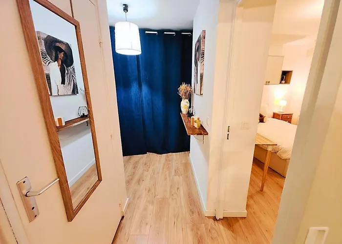 Quiet For 2-4 People With Private Parking *